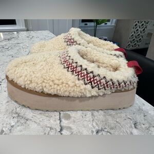 UGG WOMEN TAZZ UGG BRAID NATURAL SUEDE PLATFORM SHOES US 6